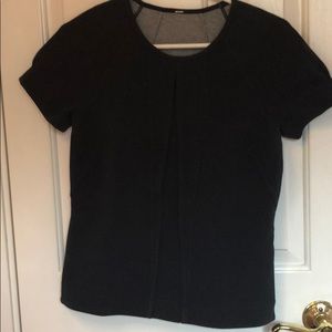 Lululemon top with side zipped pocket